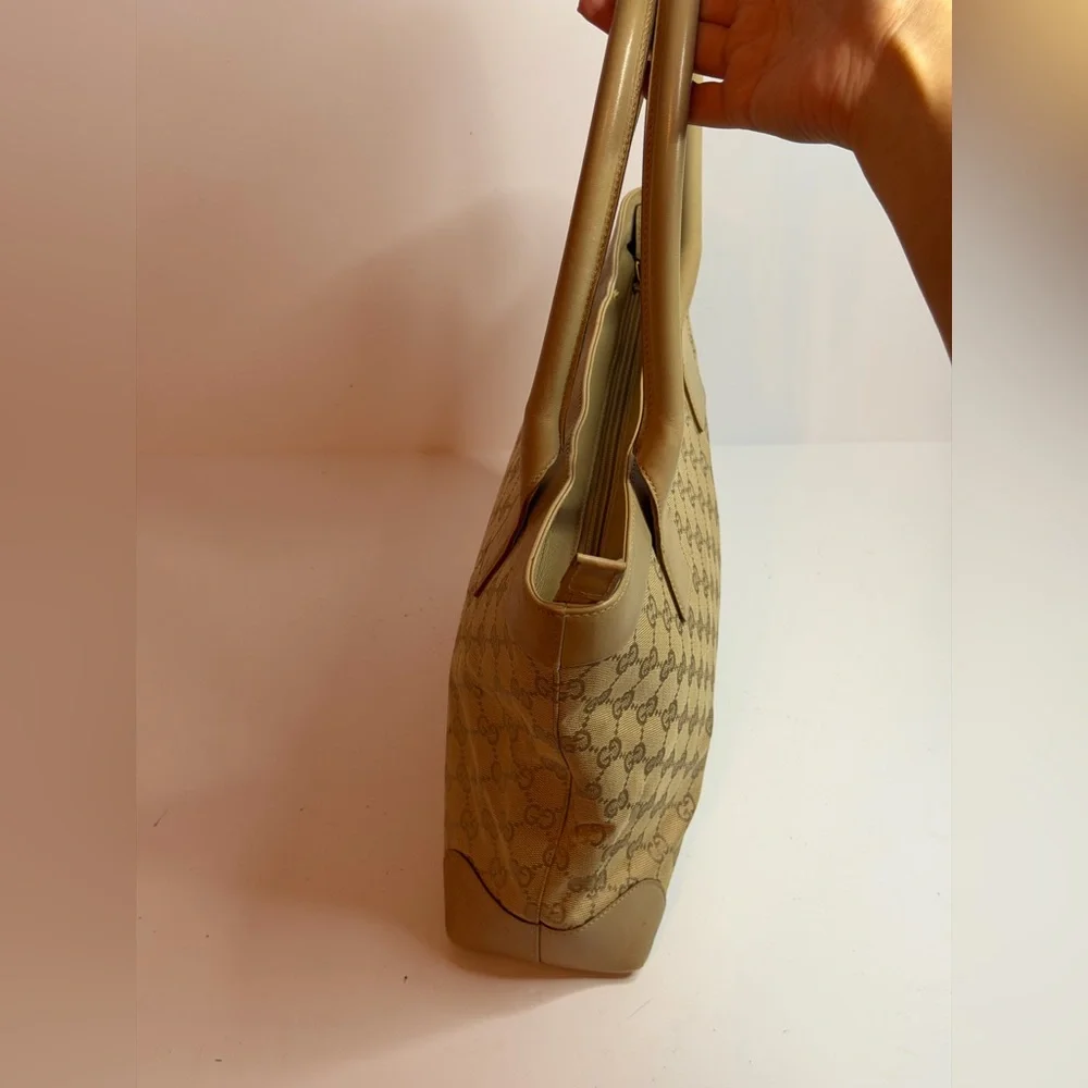 Gucci GG Canvas Tote Bag in Beige Canvas and Leather Trim - Picture 6 of 15